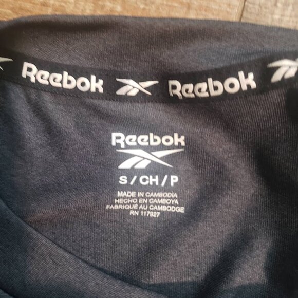 2 X Nike, 1 Reebok, 1 Abercrombie and Fitch  Tee Shirt Men Medium (4 total) - Picture 7 of 13